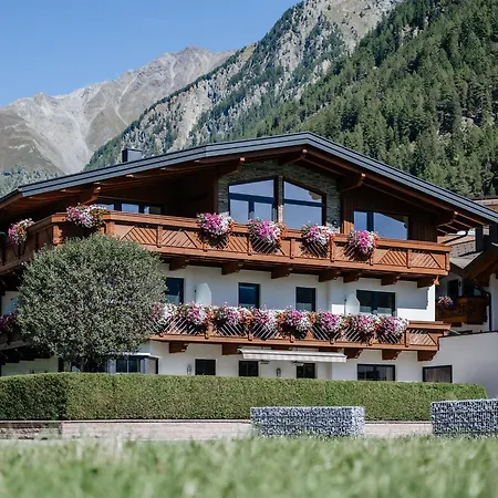 Garni Vierjahreszeiten Зельден