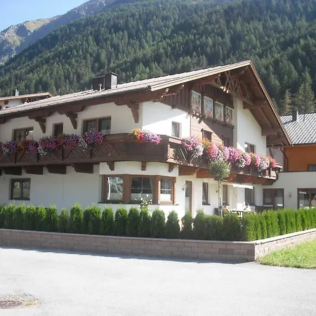 Garni Vierjahreszeiten Зёльден