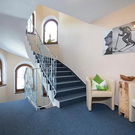 Garni Vierjahreszeiten Зёльден